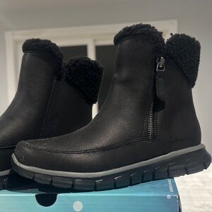 Skechers Women's Black Winter Boots with Plush Lining